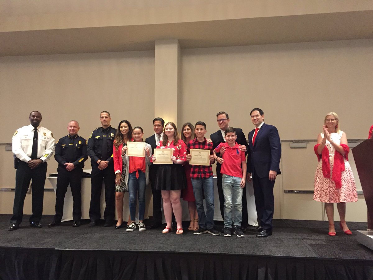 LNesenman's tweet image. Beautiful night at the Do The Right Thing Summer Salute 2018! #dtrtmiami #miamisup #leewoodk8 #brucieballedctr #copsnkids #marcorubio #parklandstrong #jungleisland #miamipd #mdspd