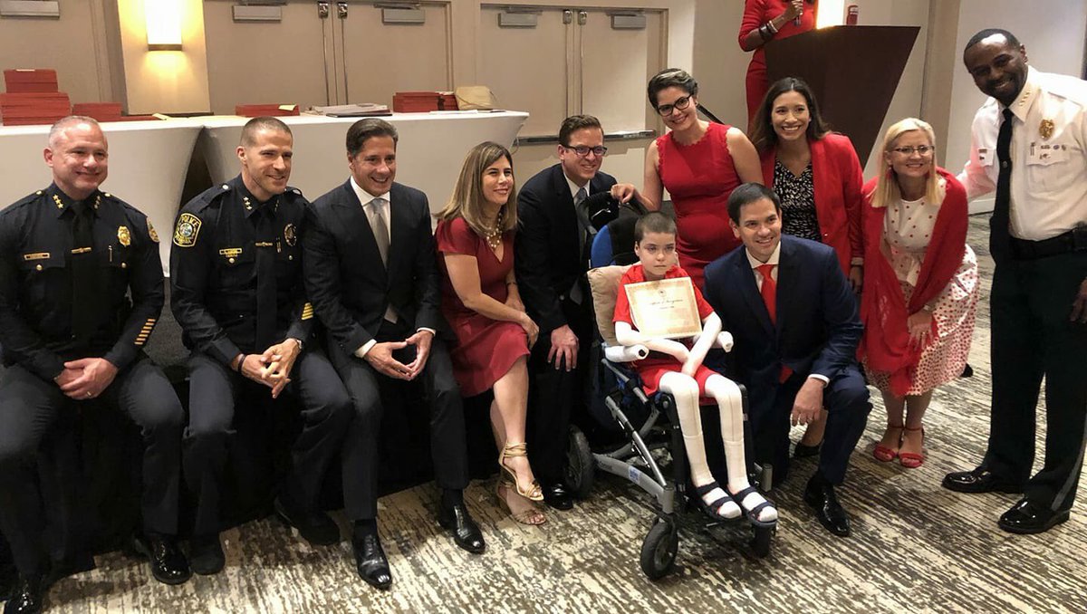 LNesenman's tweet image. Beautiful night at the Do The Right Thing Summer Salute 2018! #dtrtmiami #miamisup #leewoodk8 #brucieballedctr #copsnkids #marcorubio #parklandstrong #jungleisland #miamipd #mdspd