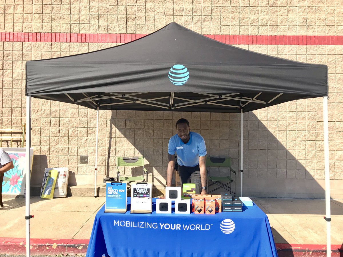 Bulldogs out painting the town Blue on this beautiful Saturday #Beehive 🐝🐝🐝 #Towson2.0