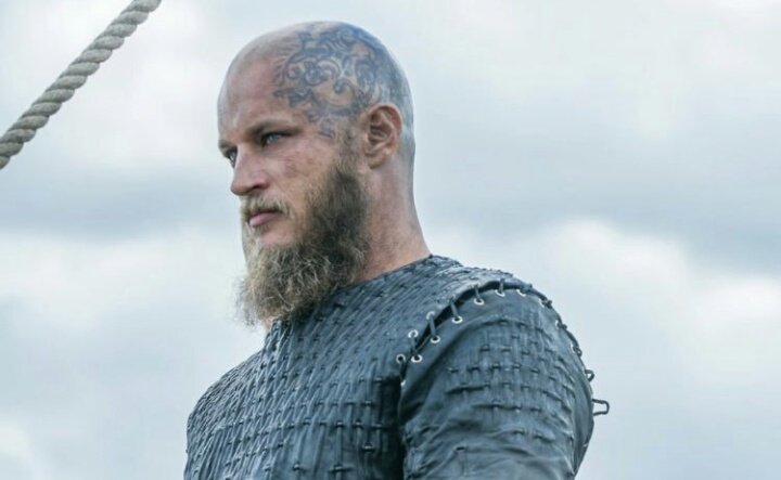 David_Barce1925's tweet photo. El capitán de la selección de Islandia es Ragnar Lothbrok, cuidado Argentina “Cómo rugirán los cerditos cuando escuchen que el viejo jabalí sufrió?” https://t.co/1n44IV5OZC