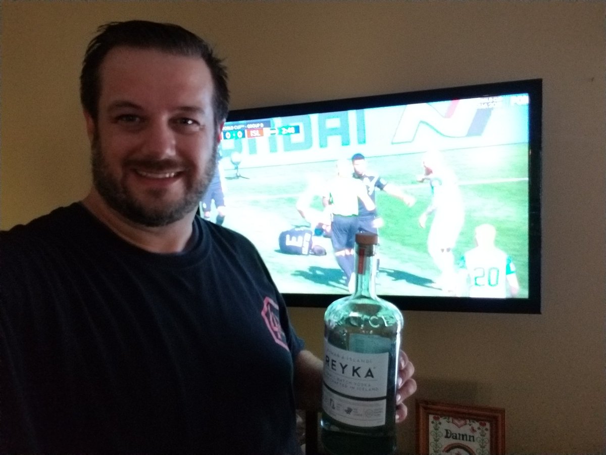 HeHeHeGS's tweet photo. Let's go ICELAND!!!

#WorldCup 
#Iceland 
#reykavodka https://t.co/CcxpbpJzIO