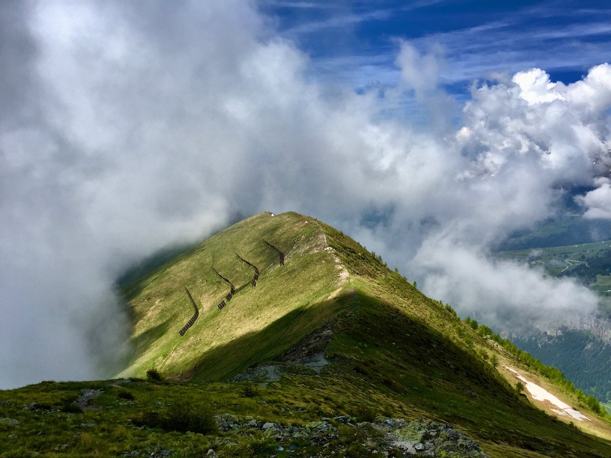 MaxMart4810's tweet photo. Tra le nuvole #beccadaver #trailrunning #trailvda #inaltoteam #vertikal #v2k #iocorroqui #todayplayground #verrayes #2000D+ #roadtoeiger2018 https://t.co/9zNjuvdpgR