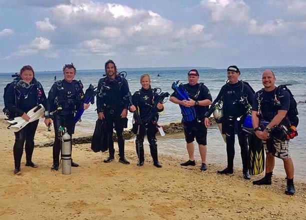 SDIdivers's tweet photo. What a crew, Brisbane Scuba group! 📷 @coralquaysfishanddiveresort
#SDIdivers #scubalife #scubadiving #scubalifestyle #scubadiver #scuba #scubadive #scubasquad #scubadivingmag #divingtrip #divinglife #instascuba #oceanlovers #underwaterpics #oceanlif… https://t.co/fWQvHmzUJi https://t.co/p1vYI1AeY1