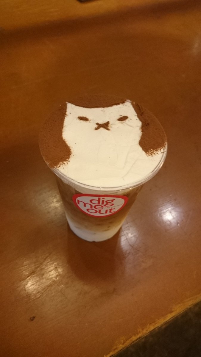 CeskyNt's tweet image. フテネコカフェオレ。カウンターで写真とらせて貰ったら、ココアパウダーがカウンターの保護色みたいになった(笑)

#フテネコツアーズ  #digme