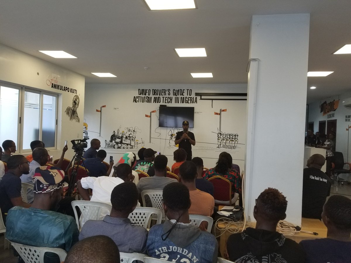 CivicHive's tweet photo. @RuggedyBaba speaking to the audience about how to end the scourge of the SARS. "They need to be approachable and drop the god mentality.
#EndSARS #EndSARSBrutality
#EndSARSHackathon https://t.co/NmtRfrW1fR