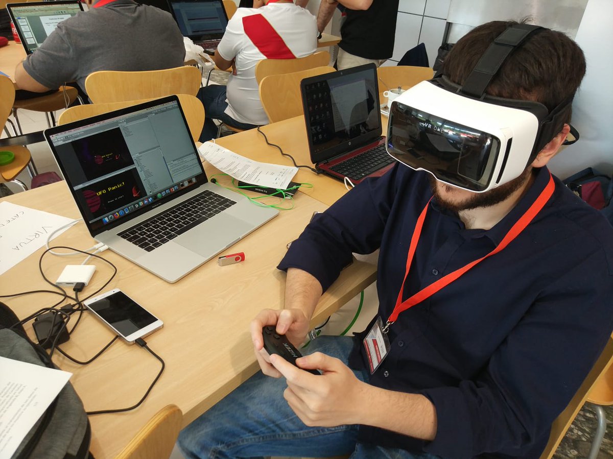 VVisionXR's tweet photo. La última hora del #HackathonSalud y estamos rematando la app en las gafas VR. ¡Ya nos queda poco! https://t.co/VpJ68PpiIL