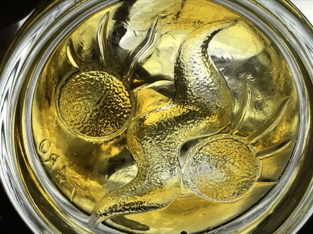 グラスの底に顔があってもいいじゃないか hashtag on Twitter