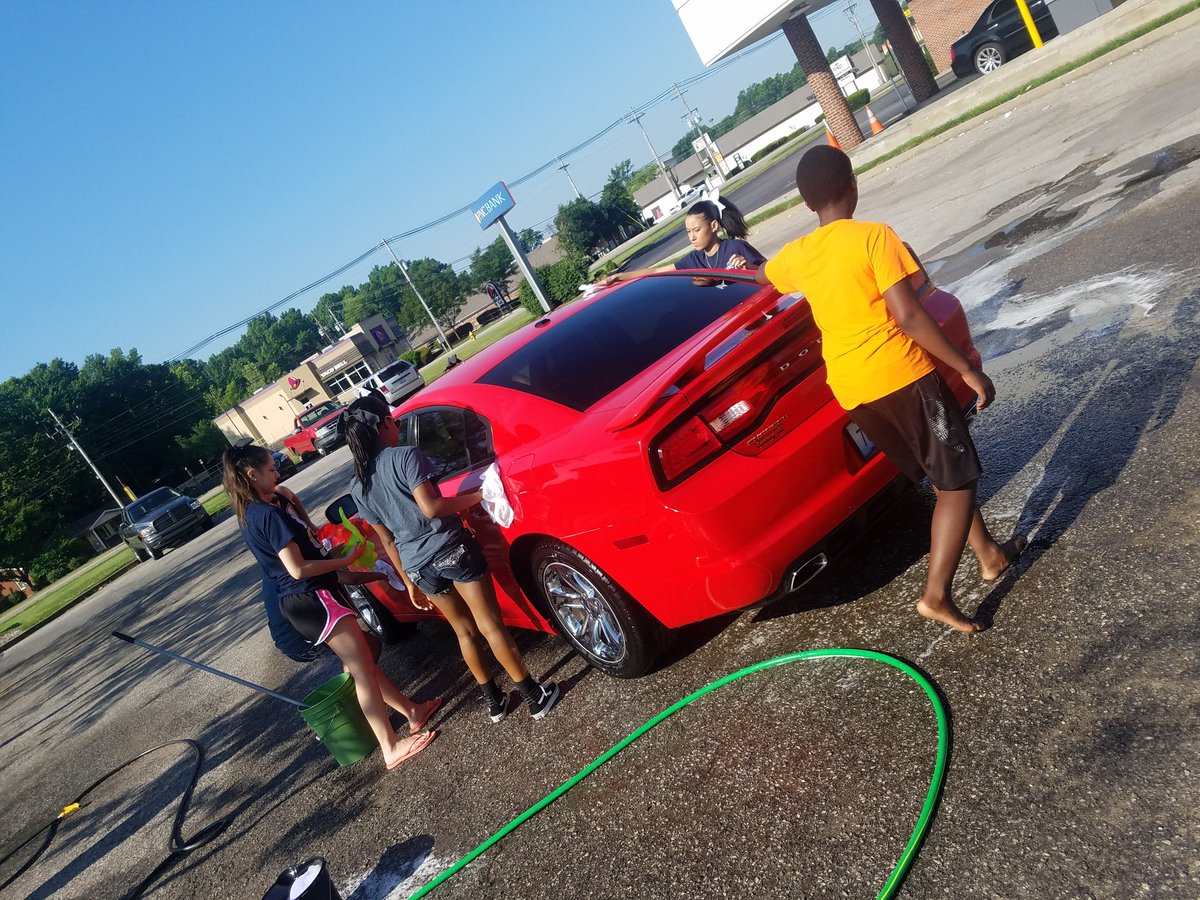 MooreHSCheer's tweet photo. 9-2 working hard early!! Come make them wash your car!! Wendy's in front of Best Buy on Outerloop!!
#sendthemtocamp
#KNOWmoore https://t.co/ZG8L3Fx9pQ