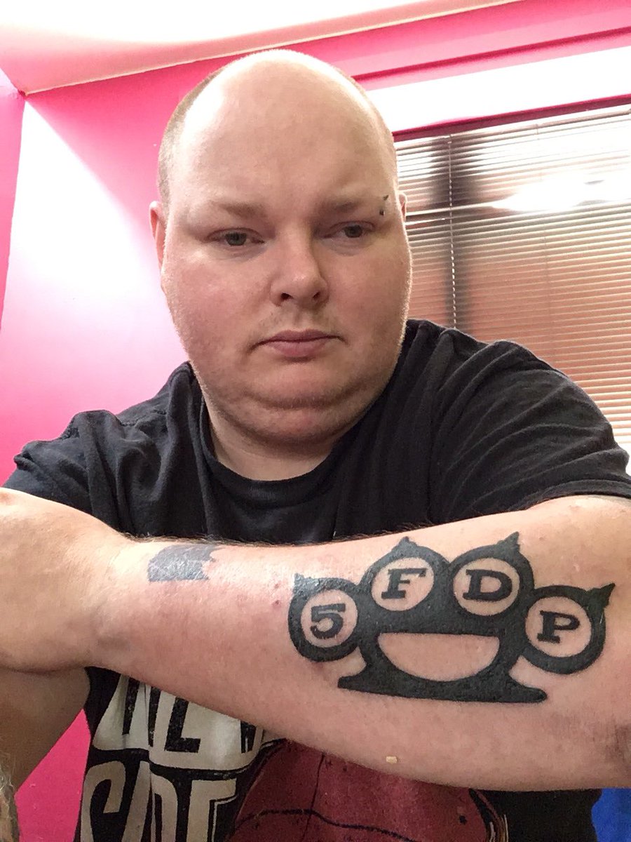 munkydog666's tweet photo. @FFDP_UK Nu ink #5fdp #ffdp #knuclehead https://t.co/oc28h6yHes