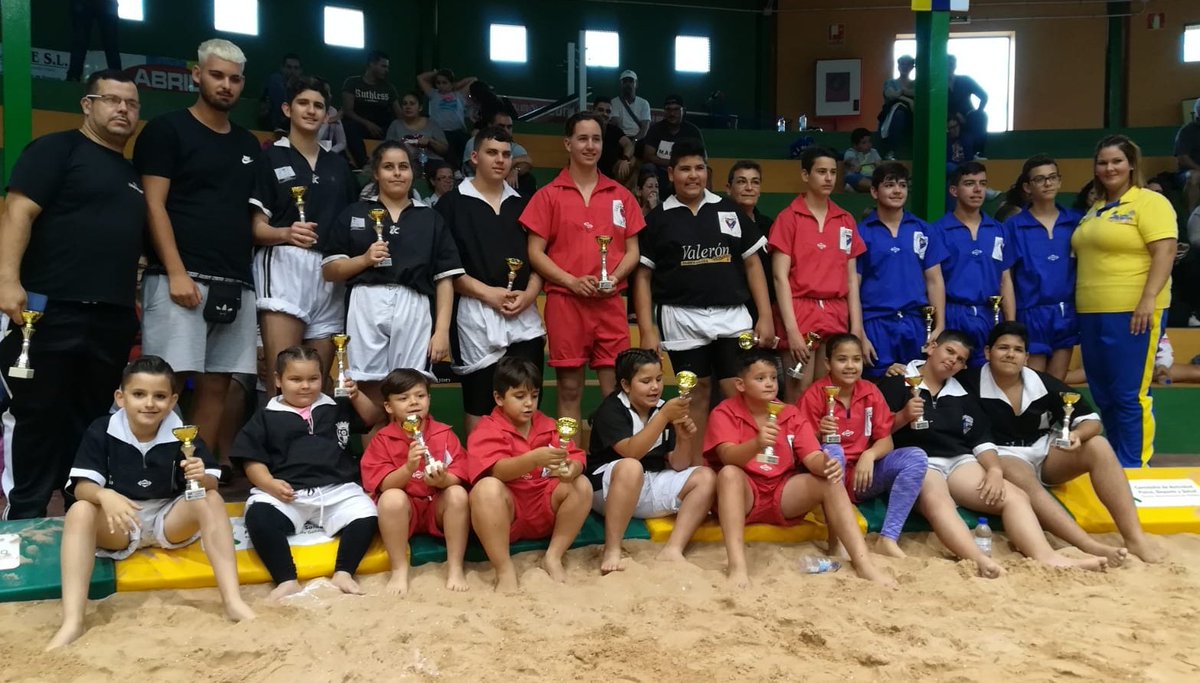 clcastromorales's tweet photo. Buena mañana de Lucha Canaria en la 9° Concentración y clausura de las Escuelas en el Terrero Municipal de Gáldar.
#CastroBien #Cantera #Escuelas https://t.co/60MFTC1BD5