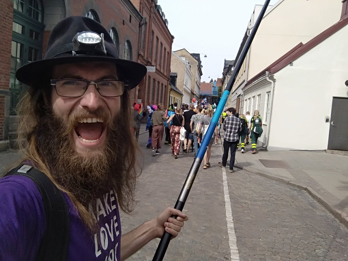 Aeropyornis's tweet photo. Även längst bak finns vi, här går det att som hårdrockare i minoritet dunka metal så en kan vara @StoltiLund utan att behöva dansa:D @piratpartiet @Ung_Pirat #pride #metalpride https://t.co/ZFDszLqQqp
