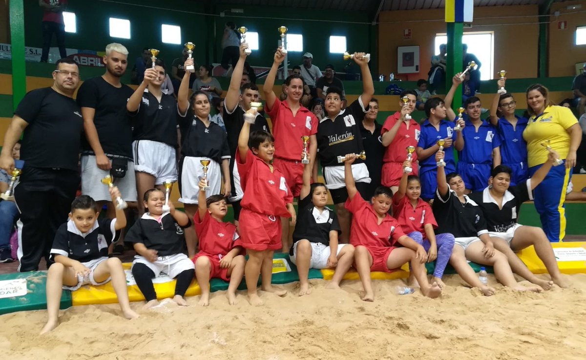 clcastromorales's tweet photo. Buena mañana de Lucha Canaria en la 9° Concentración y clausura de las Escuelas en el Terrero Municipal de Gáldar.
#CastroBien #Cantera #Escuelas https://t.co/60MFTC1BD5