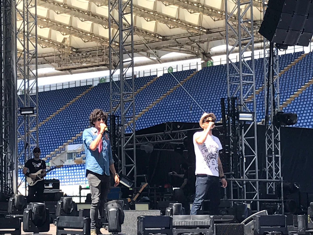 A stasera allo stadio olimpico ospite del mio amico <a href="/FabrizioMoroOff/">Fabrizio Moro</a> #nonmiavetefattoniente