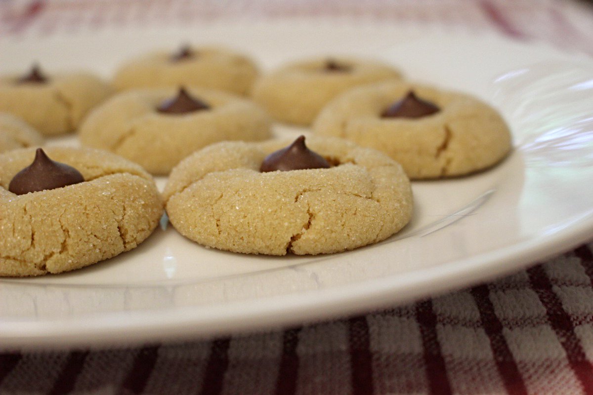 Bro_Baking's tweet photo. Any day can blossom into a better one with these classic cookies.

https://t.co/mpRfJzvGyl

#peanutbuttercookies #peanutbutterblossoms #sixmonthstillchristmas https://t.co/ASTLoMGyrj