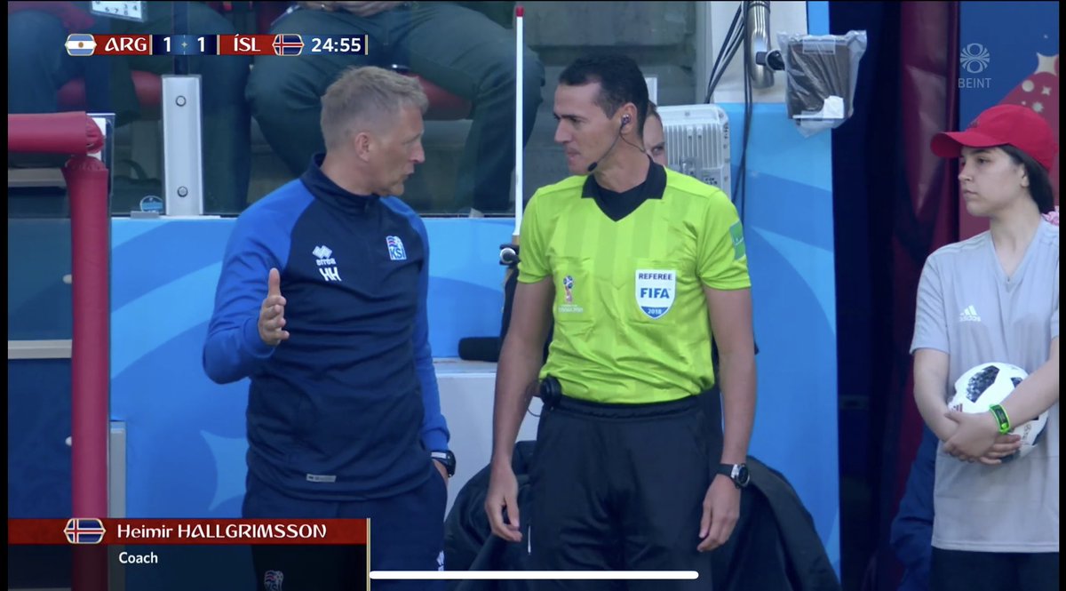starkadurpet's tweet photo. “það má ekki bjóða þér afslátt af endajaxlatöku?”

 #hmruv #islarg #isl https://t.co/8TcGjGta1Q
