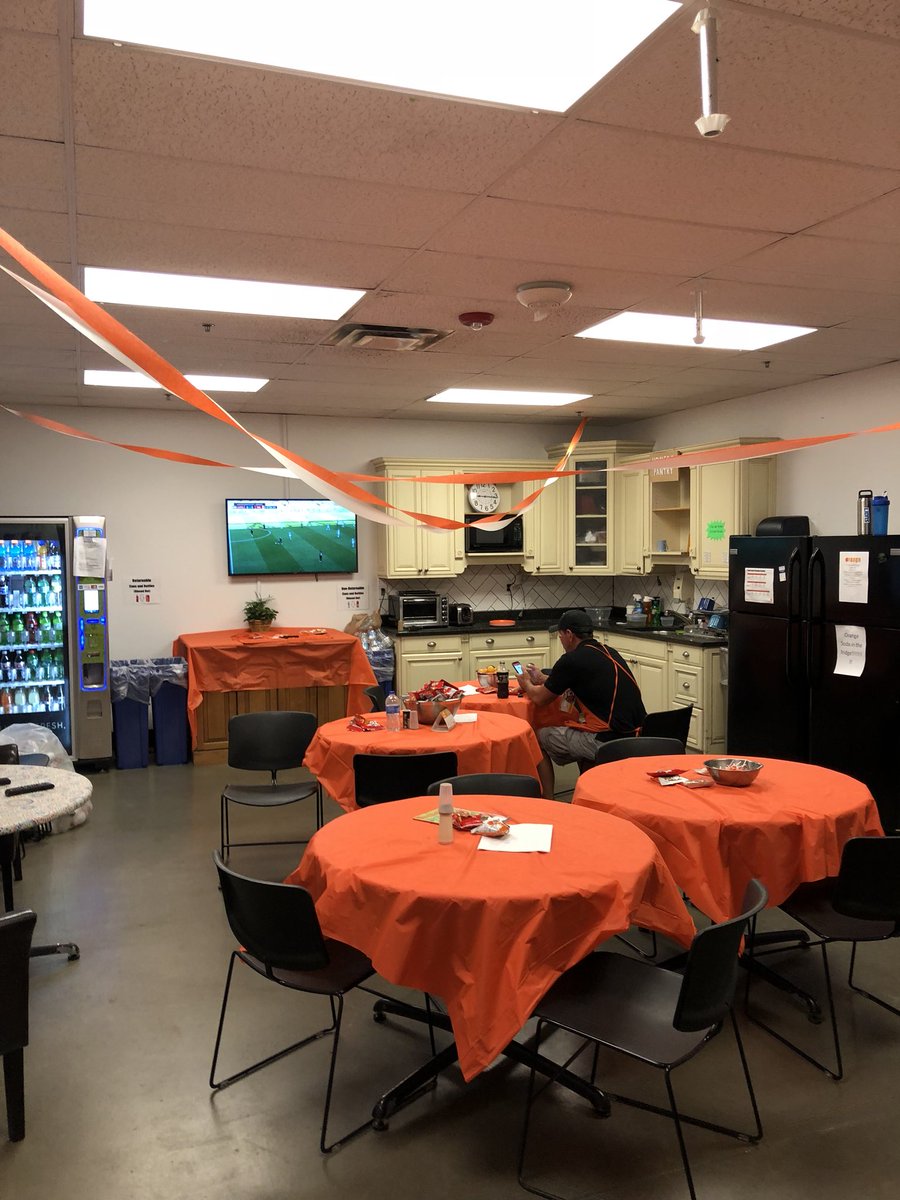 #2748 is all set up for #orangeblooded day! Give a shoutout on our giant BRAVO card and tell your HD story on our banner, then help yourself to an orange treat! <a href="/JustineLthd/">Justine Garcia-Mendez</a> <a href="/HDmorrissey/">Michael Morrissey</a> <a href="/RAshley89/">Ryan Ashley</a> <a href="/NikiVeldstra/">Niki Veldstra</a> @mattmehalko