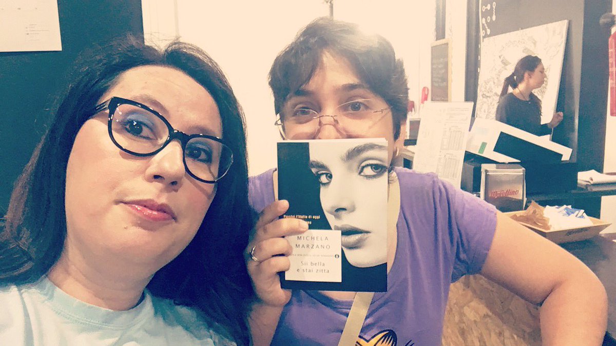 serenatudisco's tweet image. Prima di iniziare #coderdojogirls ho regalato una copia di “Sii bella e stai zitta”, di @MichelaMarzano, alla mia amica e tutor @luisa_dimartino 
Se ancora non lo avete letto, è giunto il momento. 😍