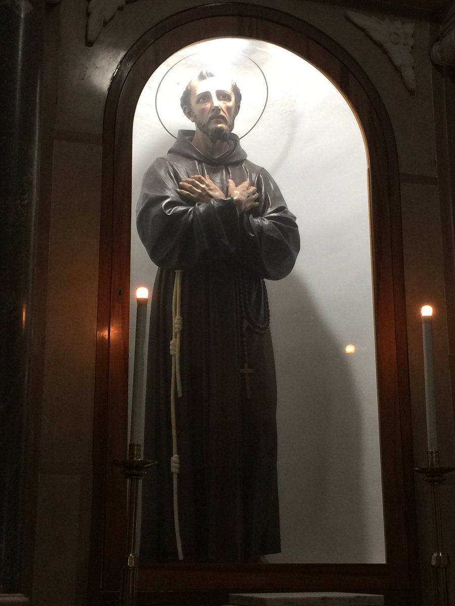 frasescatolic00's tweet photo. Ni toda la oscuridad del mundo podrá extinguir la luz de una sola vela !   San Francisco de Asís      Paz y bien ! https://t.co/OGn3k3T3h0