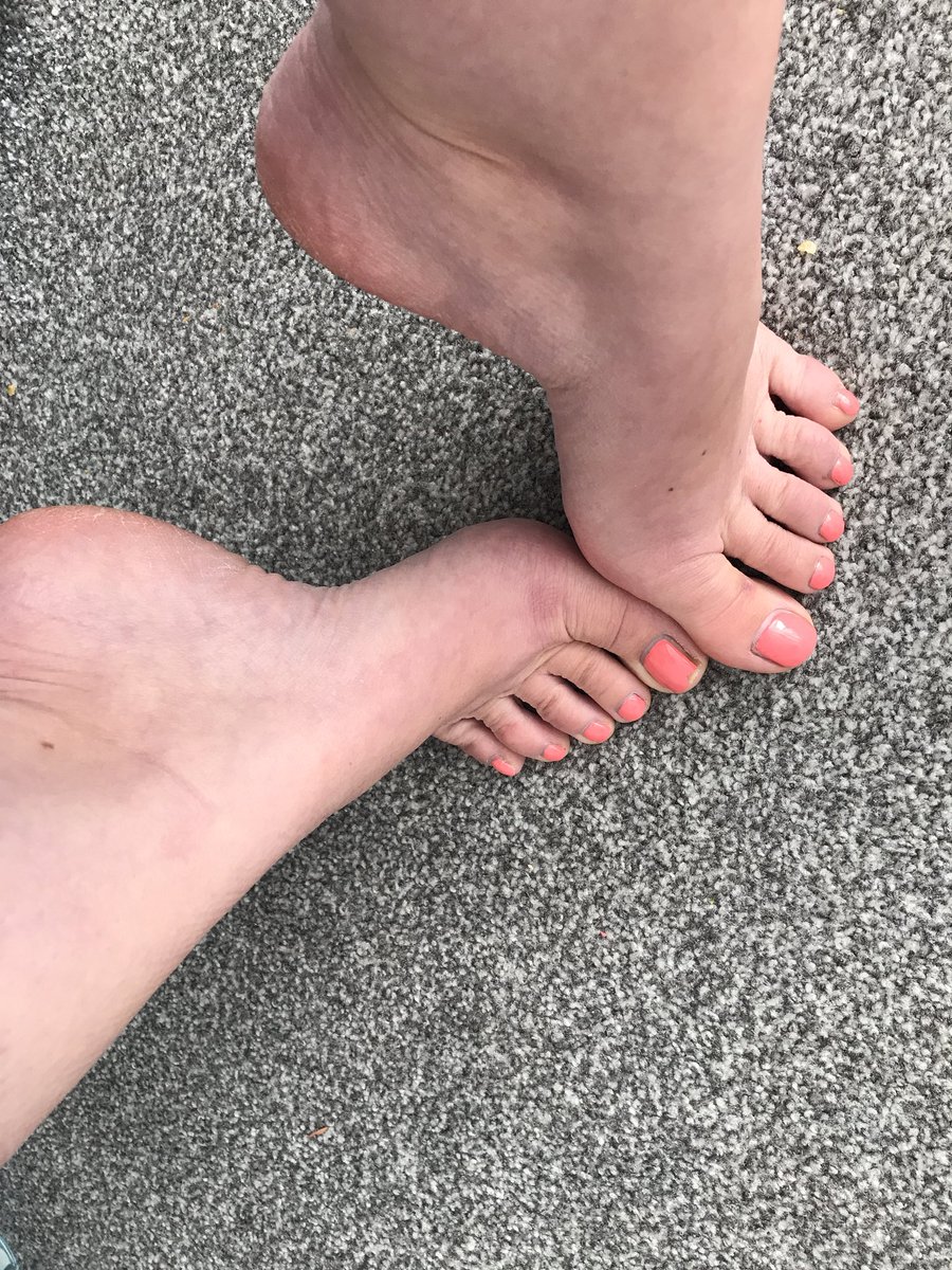 LaceyLoves3's tweet photo. In serious need of a pedicure 😁 #FootFetish #feetlovers #findom #findomqueen https://t.co/oMDnHIVzjK