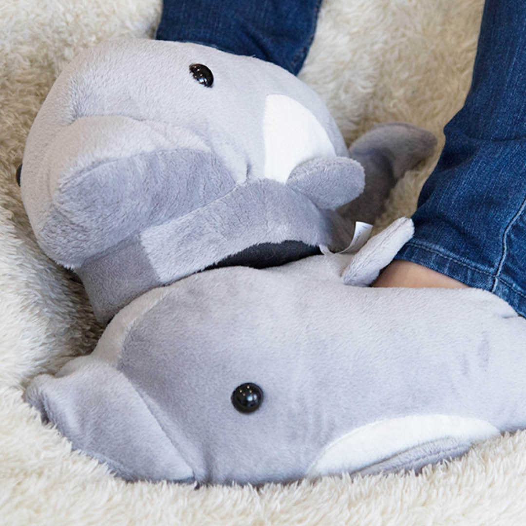 BuyHappyFeet's tweet photo. Saturday Sayings: "Be silly, be honest, be kind." - Ralph Waldo Emerson 🐬 https://t.co/C3UQEdXNCB
#happyfeetslippers #dolphinslippers #animalslippers #dolphins #comfyslippers #plushslippers #bestslippersever #sharktank #sharktanknation https://t.co/cZUOrTOYMx