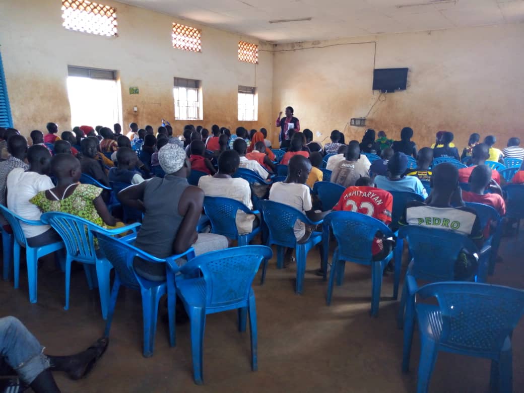 iammrgreen211's tweet photo. Awareness raising session successfully conducted on refugee rights and protection among youth at Maga Maga youth centre with participation of 64F and 42M today in Kiryandongo Refugee settlement #WorldRefugeeDay
#RefugeeLawProject
#CharityImaculate https://t.co/HMmXqSciRm