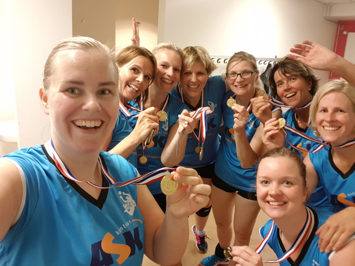 VRIVO1962's tweet photo. Vrivo Dames Recreanten 1 kampioen Regio Oost! #Aalten @NevoboOost #opnaarNederlandskampioenschap https://t.co/vEktMHE7cY