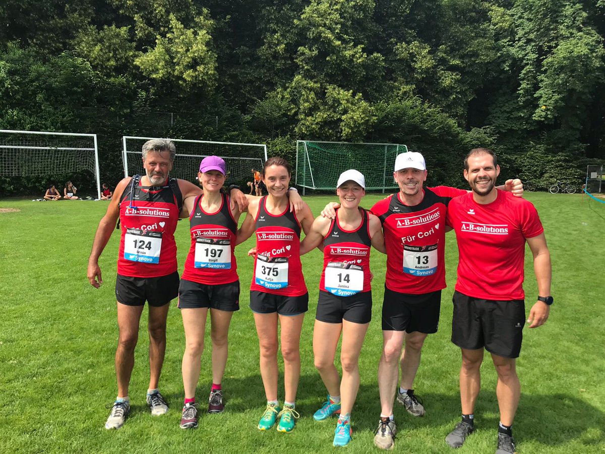 bestefinanzen's tweet image. #soundtrack 10k in Tübingen. #Laufteam von #absolutions freut sich nach 10 heißen km