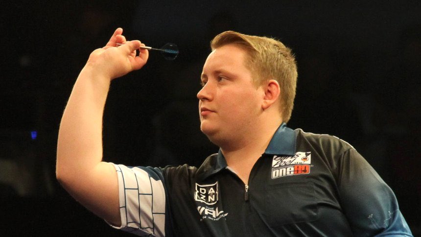 🇩🇪 Martin Schindler thrashes Mensur Suljovic 6-1 in a sensational showing from the German!

🎯 106 three-dart average!
🎯 55% checkout rate!
🎯 4 maximums thrown!

🤝 <a href="/MarSchindler180/">Martin Schindler</a> will meet Ian White in the fourth round!