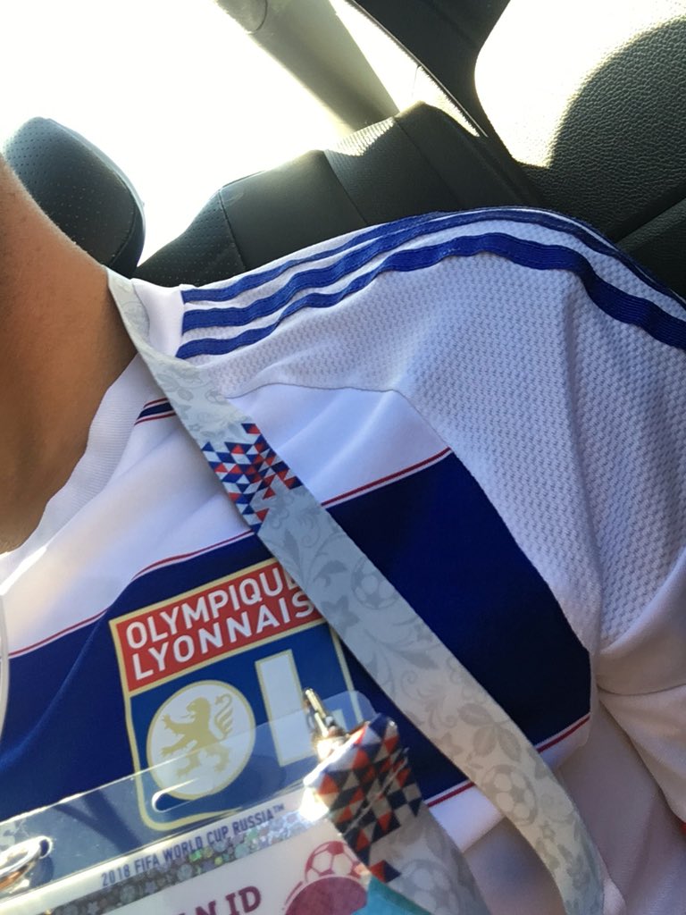 skylar26100's tweet photo. @FrancoisKerrec Salut, un français à Moscow. Possible d’avoir un maillot dédicacé svp ? 🤷🏽‍♂️😁@JM_Aulas (je suis à côté du four season si jamais mp) 🙇🏽 https://t.co/jKMiIGraQ5