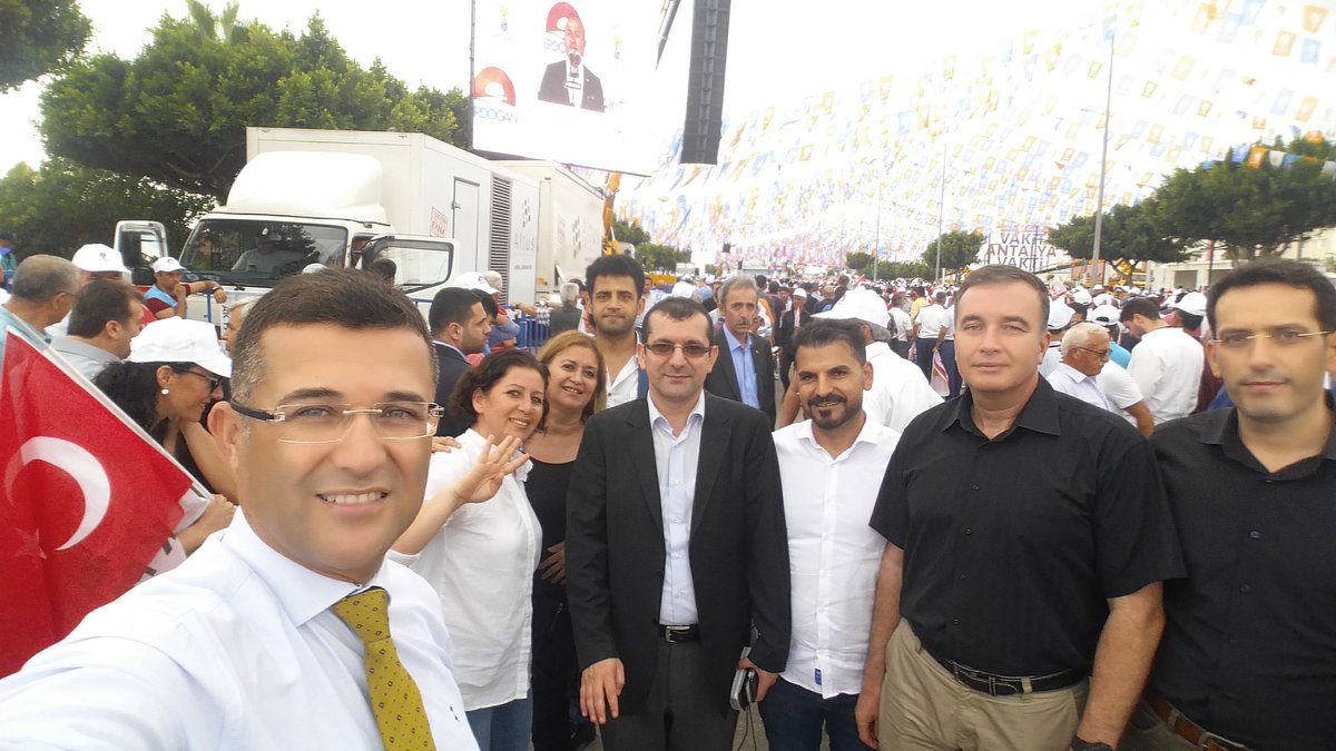 tuncayhayta's tweet photo. AK Parti Muratpaşa İlçe Başkanlığı Ana Kademe, Gençlik Kolları ve Kadın Kolları ile birlikte REİSinin yanında
#AntalyaVakti
#DevamDevamDevam
@MevlutCavusoglu
@ethemtas
@Dralparslanbeln
@ak_muratpasa @avmustafakose @gokcenenc07 @07ibrahimaydin @senanurcelikfan @atayuslu @TOzcay https://t.co/A8fOyAT9Fl