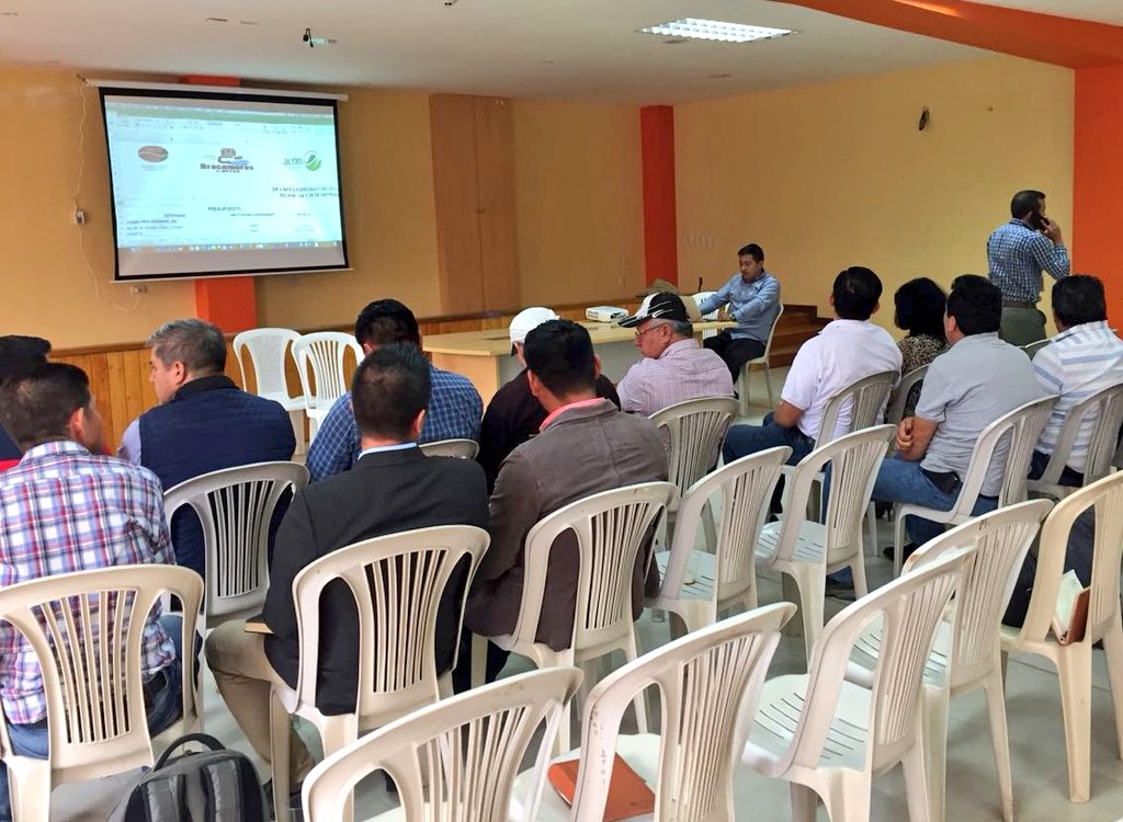 IEPS_Ec's tweet photo. Equipo técnico del @IEPS_Ec participa en reunión de trabajo para planificación de Feria Bracamoros Coffee 2018, | #APECAP | #Palanda #ZamoraChinchipe https://t.co/YkBM4dgSpn