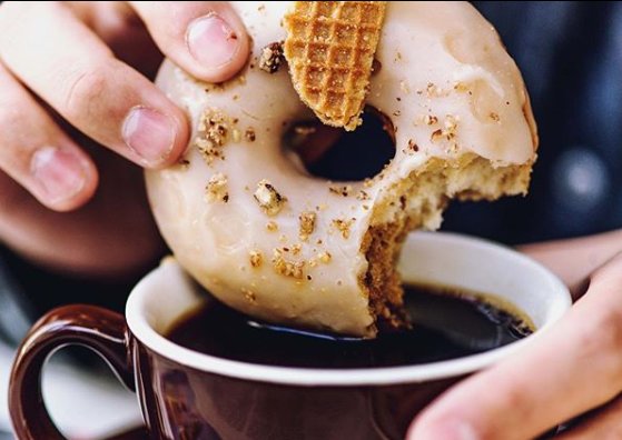 DaelmansUS's tweet photo. Isn't our #mini #stroopwafel just so tempting on the #MapleWaffle #donut @underwestdonuts in #NYC? #citycarwash #WestHighway #PennStation https://t.co/l9VK0Jek4T