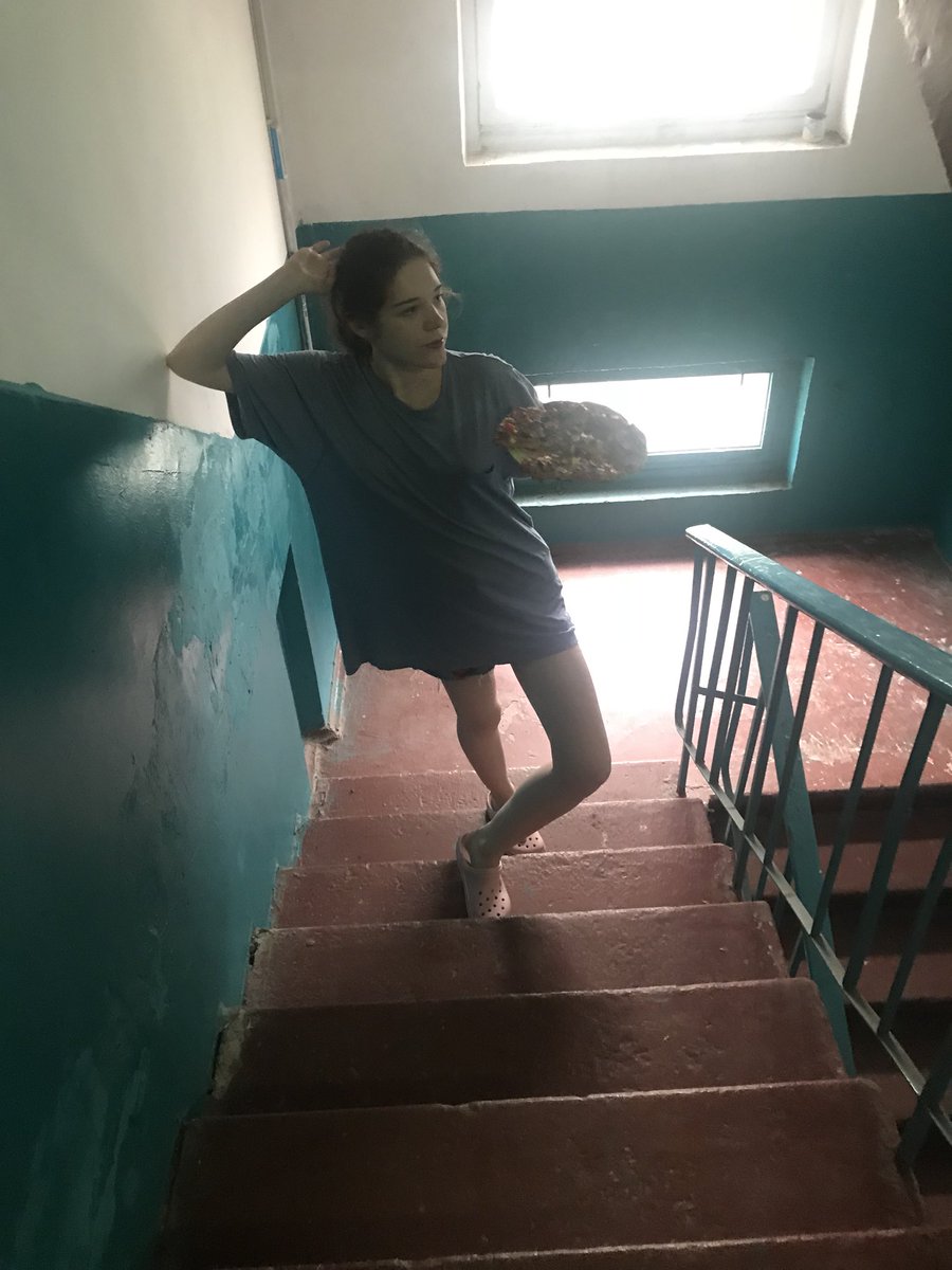 Очень жирной соседку в подъезде фото порно актрисы жесткий