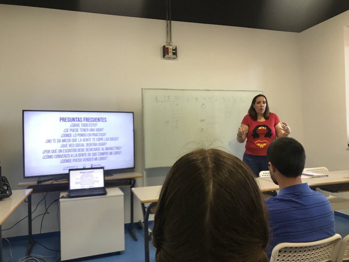 Pastoruk's tweet photo. @mariavidela en el @FFF_Fuenlabrada hablándonos del marketing para escritores. https://t.co/W9IjwzH9T6