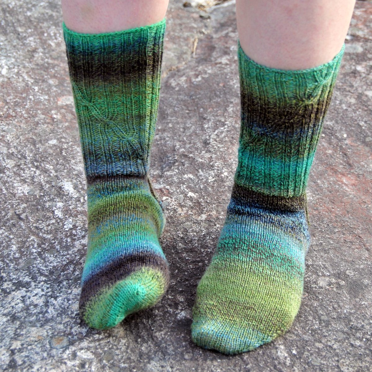 Talvi's tweet image. Blogged: #knitting #toeup plain vanilla #socks (or so I thought) in a three-ply fractal #handspun. ow.ly/g0XA30kvJcg