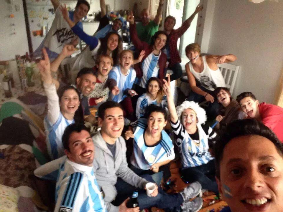 Violetteros's tweet photo. COMO TE EXTRAÑO MUNDIAL 2014 https://t.co/c188IHO8YB