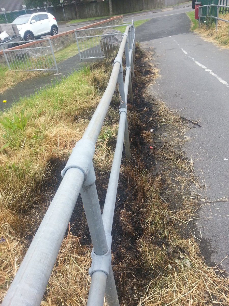 Another grass fire outside the hospital @NPTCounci - the smokers cannot control themselves: