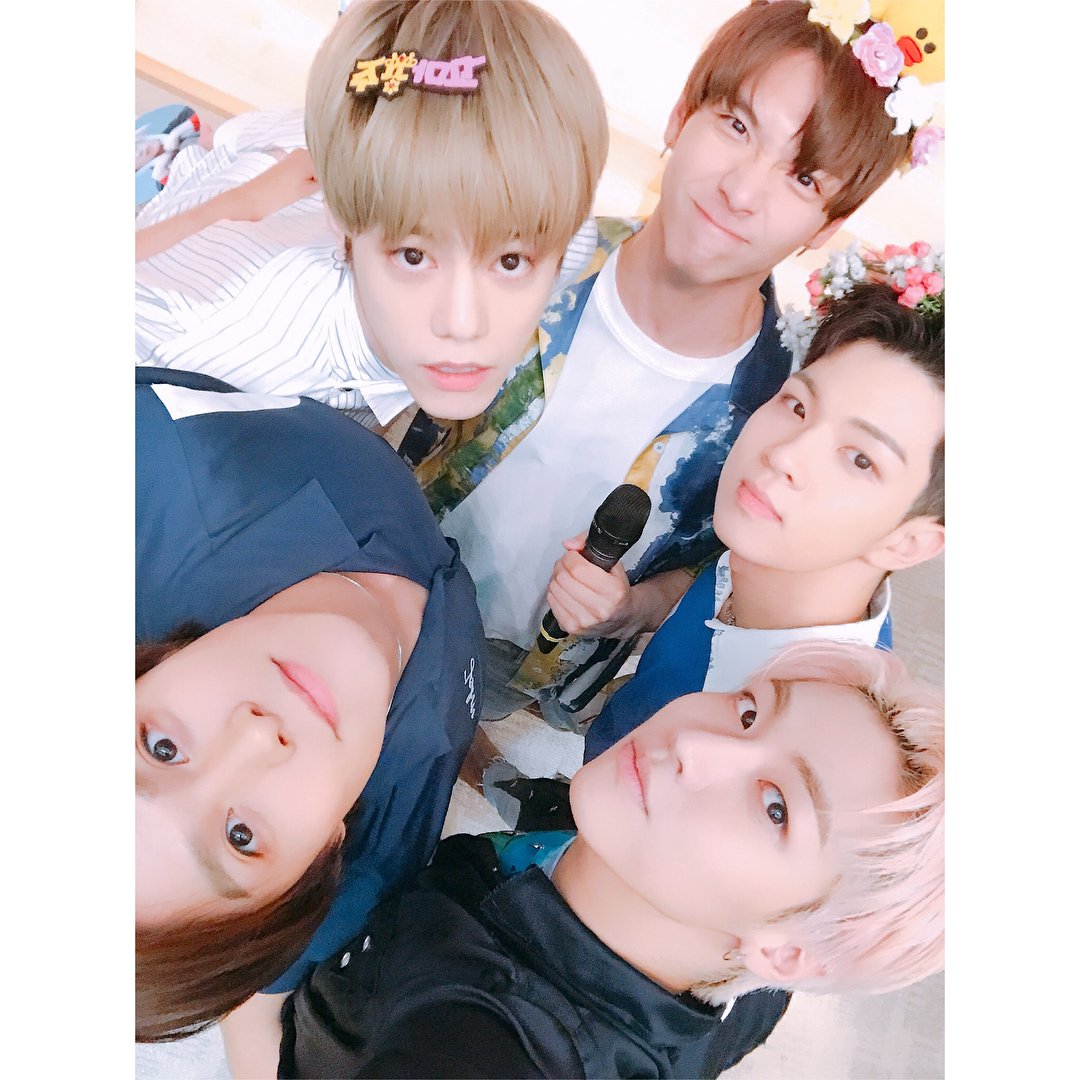 hyo_miii's tweet image. [Trans] Hello it's Chahun, to say the truth if we said we were not tired today it would sound like a lie, but just like a lie because of everyone our tiredness disappeared!! Thank you for always giving us energy and strength, NFia!!😻
#Hunstagram #NFlying #Pansign #Goyammi😻
