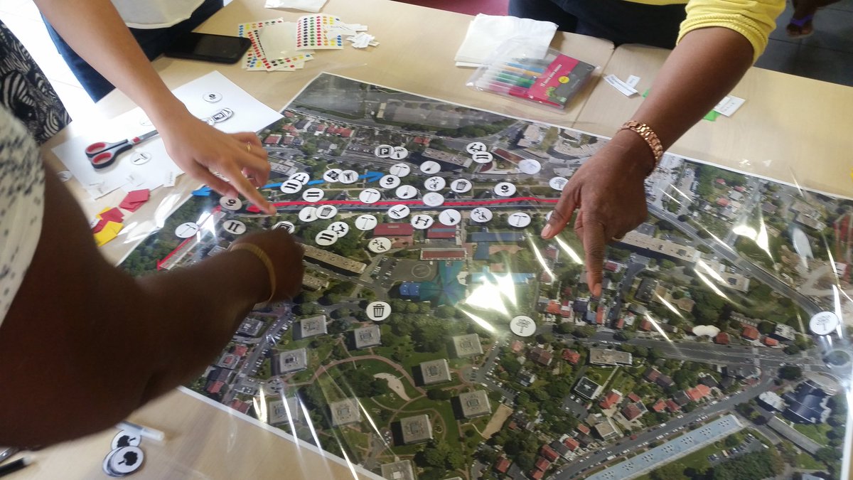 FeminiCites's tweet photo. Atelier cartographie avec les habitantes de Bagneux ! On montre les améliorations à apporter au quartier grâce à des pictogrammes :) https://t.co/2t8z4mRozW