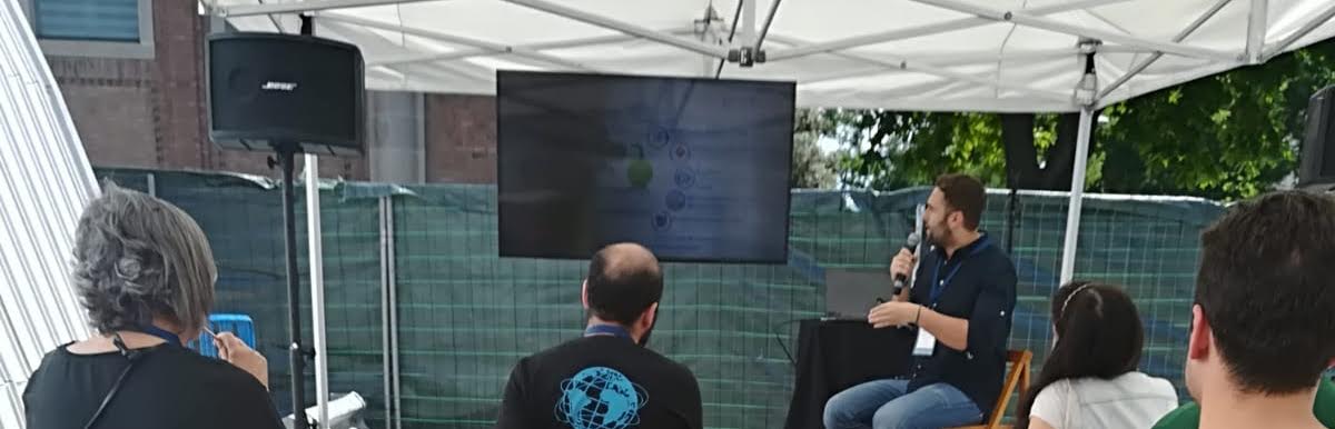 miguelpardobcn's tweet photo. Participando con la comunidad maker en el speakers corner de la @MakerfaireBCN debatiendo sobre la digitalización de la red del futuro gracias a @endesa, @sokotech , @sonarplusd y @fablabbcn https://t.co/l8YZVyoOed