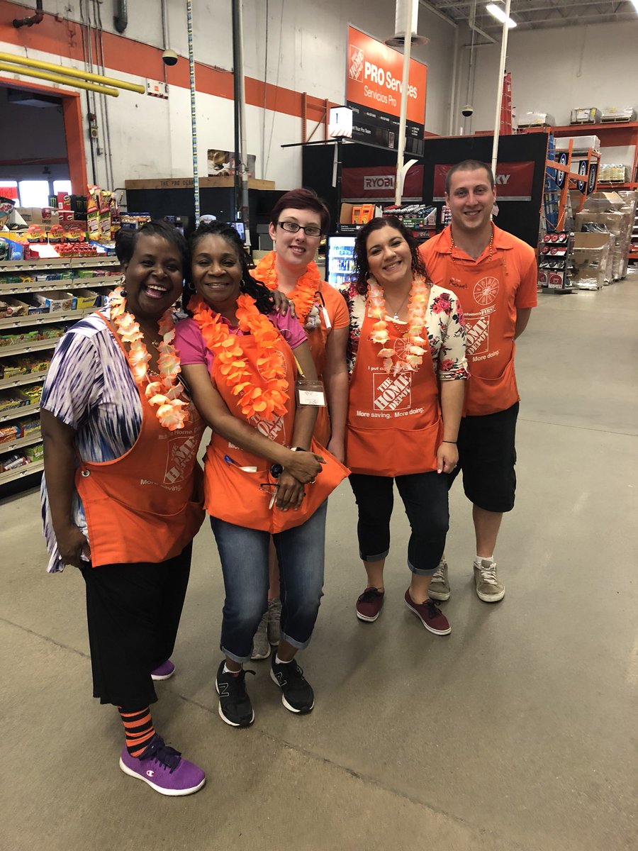 SteinmanApril's tweet photo. Happy Orange Blooded day from 3807! #NDHomeDepotOrangeBloodedDay2018 https://t.co/F51BOGf9GG