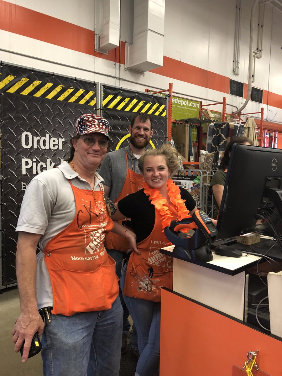 SteinmanApril's tweet photo. Happy Orange Blooded day from 3807! #NDHomeDepotOrangeBloodedDay2018 https://t.co/F51BOGf9GG