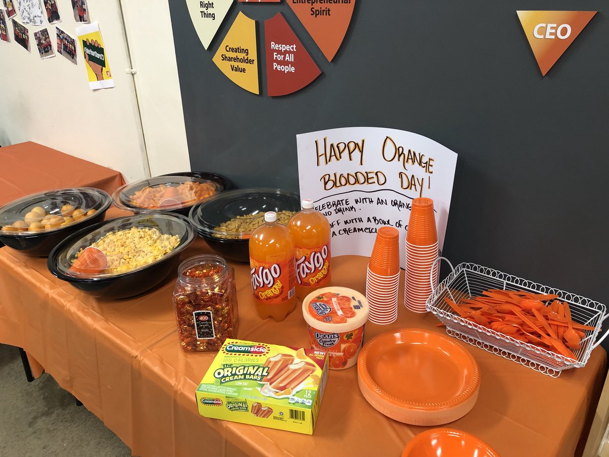 SteinmanApril's tweet photo. Happy Orange Blooded day from 3807! #NDHomeDepotOrangeBloodedDay2018 https://t.co/F51BOGf9GG