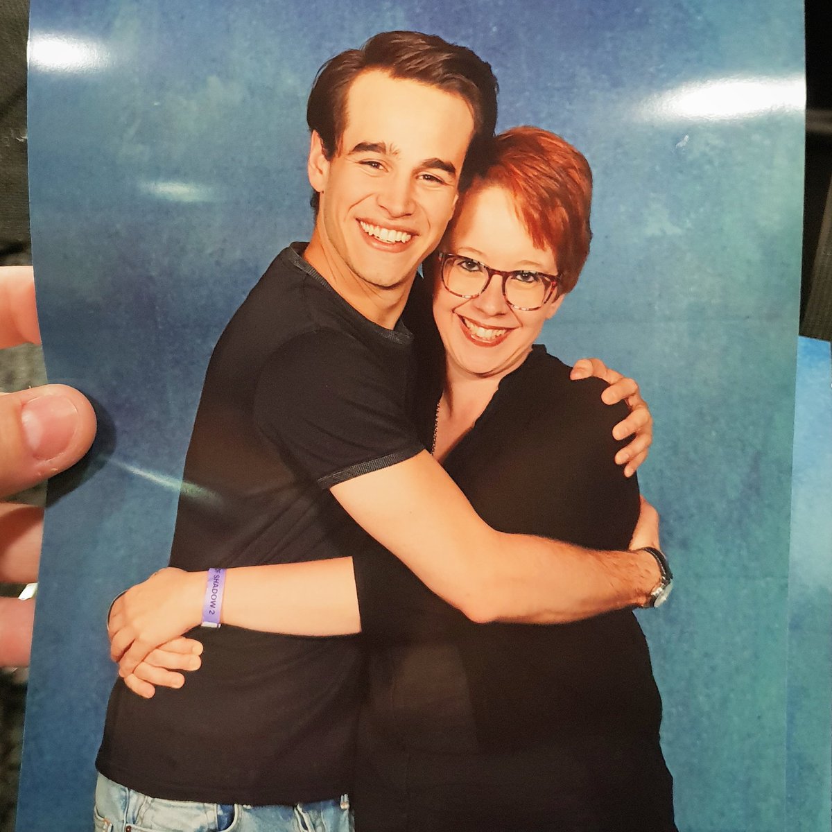 SpiiicyBurrito's tweet photo. I look like a perv on this one 😂🤣😅 but thanks @albertorosende you were so sweet ❤ #THOS2 #TheHuntersOfShadow #Shadowhunters ♡ https://t.co/DcvHUMcCgl