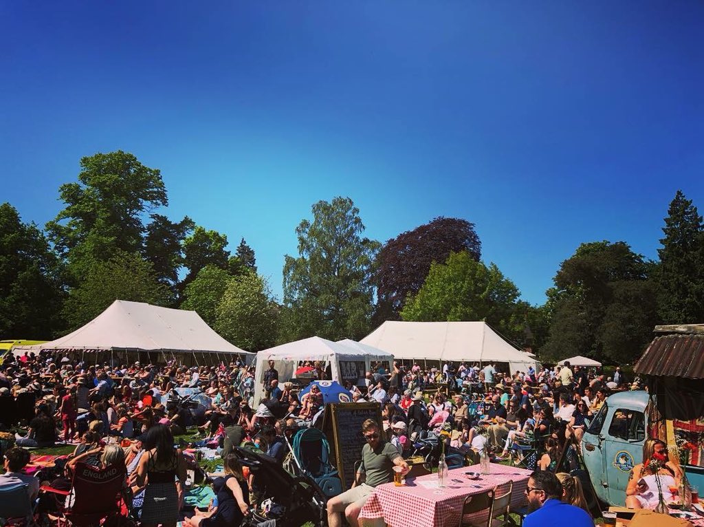 JamesCleverly's tweet photo. One picture is of #LabourLive today, the other is of the Festival in the Gardens (in #Braintree &amp; #Bocking Public Gardens) last month. 

One was organised by the Labour Party, the other by a local business in my constituency. 

Take your pick. https://t.co/0bUWnPdPZ3