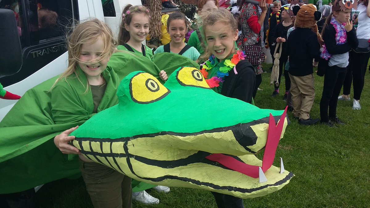 StJohnsPrimary3's tweet photo. St John's at the Wallingford Carnival today. Thank you to everyone who helped and took part. The Jungle Book looked and sounded fantastic! https://t.co/l0R2VCq7iu