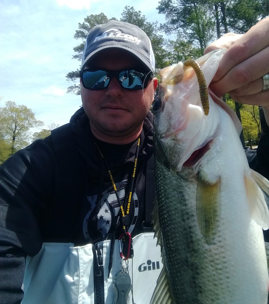 gamblerlures's tweet photo. Robert did a little fun fishing at #LakeWateree - the girl in the pic liked the #Sweebo!!!
#bassfishing #wormfishing https://t.co/SGUOvjZILT