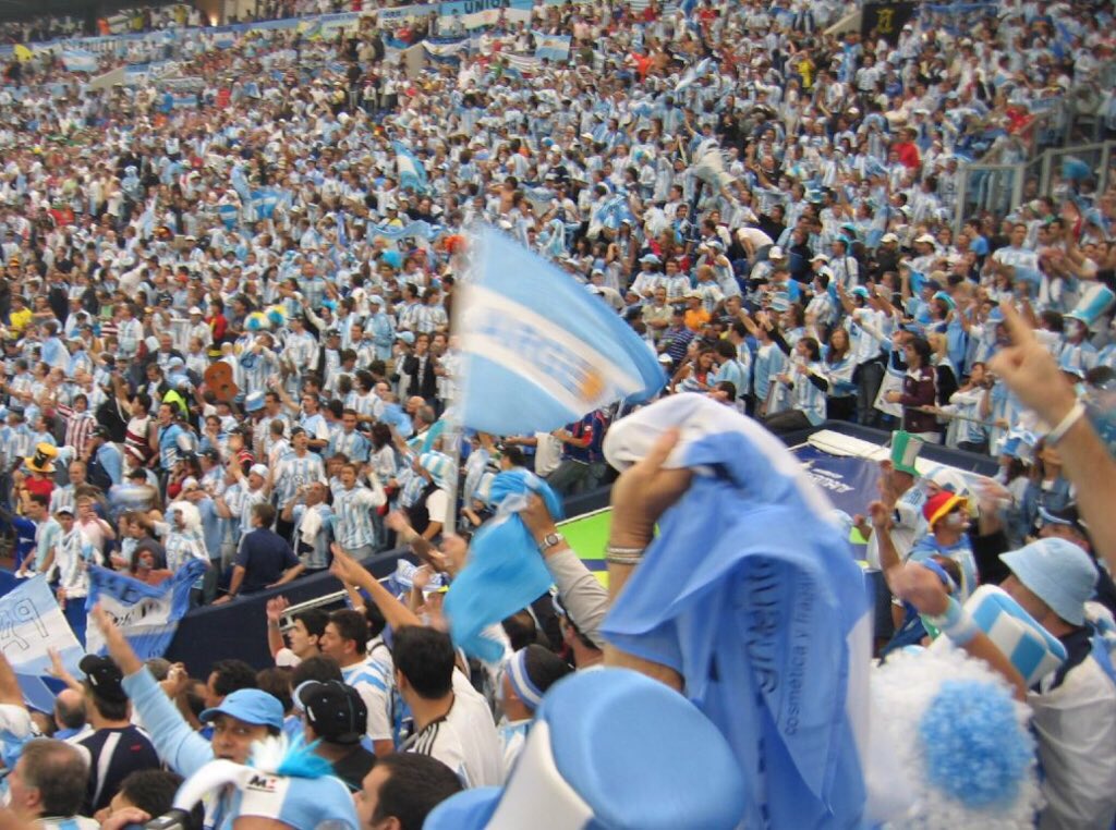 NicoGarciaMayor's tweet photo. Sueño con ese día que todos los argentinos nos unamos con la misma pasión, euforia y energía que genera jugadores millonarios corriendo con una pelota ⚽️ pero para combatir la desnutrición infantil, la pobreza extrema y la corrupción #FifaWorldCup2018 #VamosArgentina https://t.co/HUBEwca94V