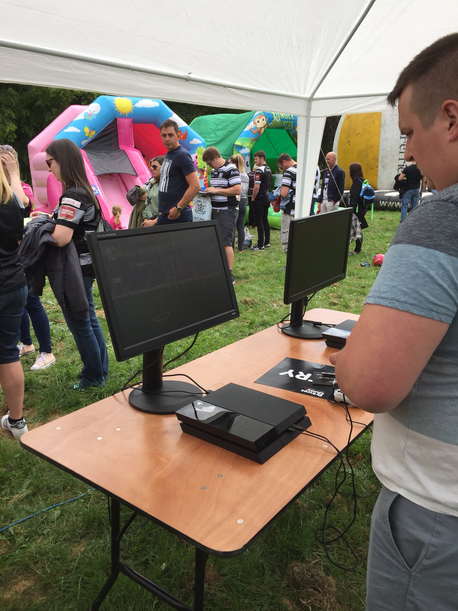 GAME HULL in Sports Direct. on Twitter ".hullfcofficial fans enjoying