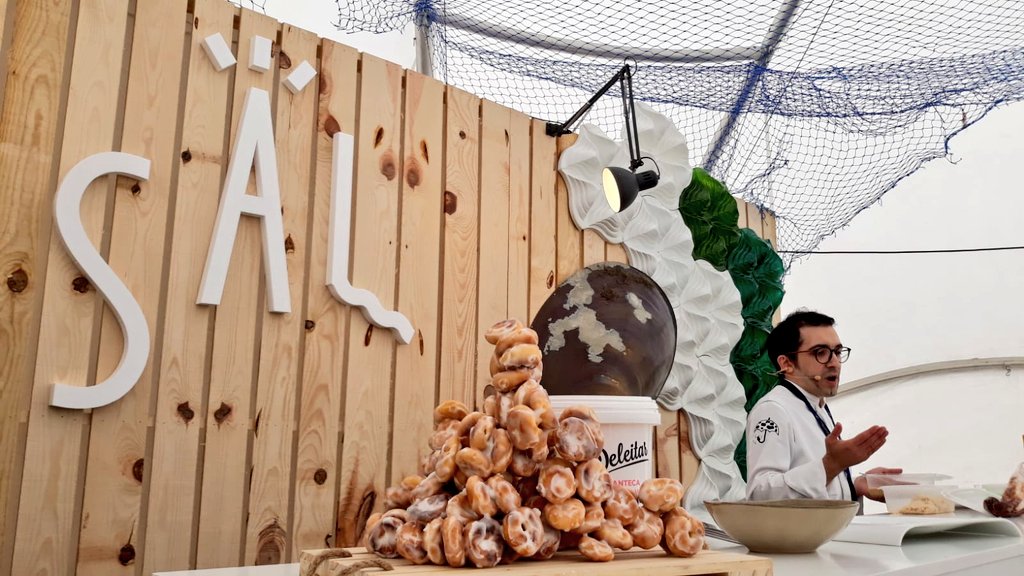 laALACENARoja's tweet photo. Taller de @manu_garea sobre #repostería #tradicional de #Galicia, específicamente de #melindres del @Concello_Melide
#FestivalSAL
#SaboresAtlánticos #gastronomia #Coruna #Galicia @CorunaTurismo @corunacocina https://t.co/xYOS6Sr7hf